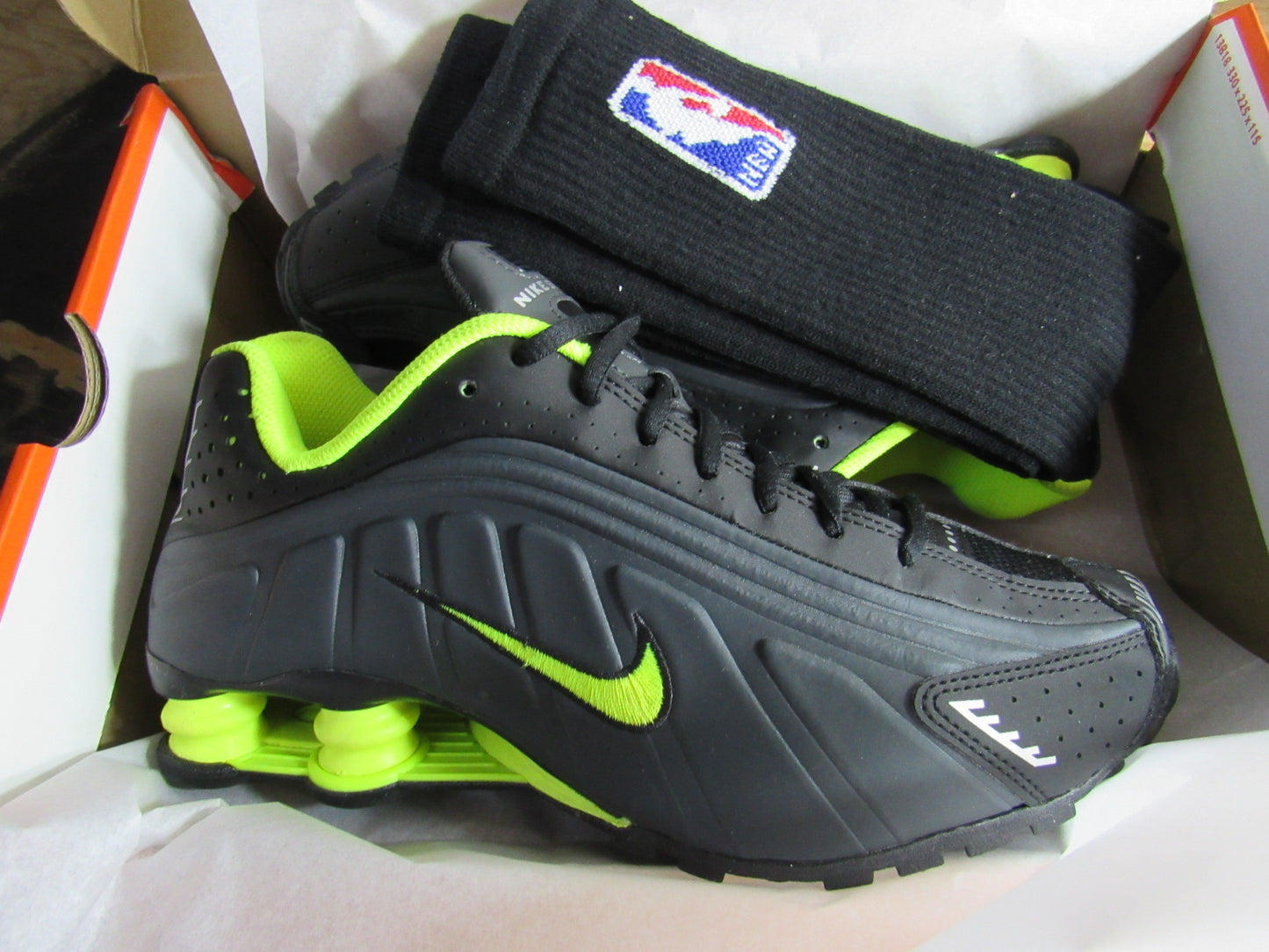 NIKE SHOX R4 BLACK VOLT EDITION