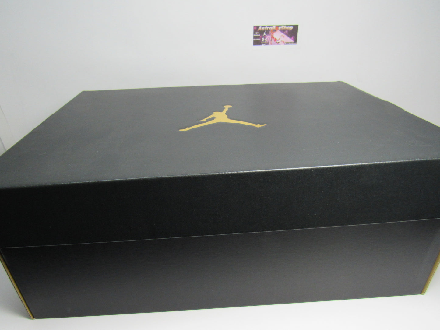 JORDAN 1 LOW UNIVERSITY GOLD EN CAJA oferta
