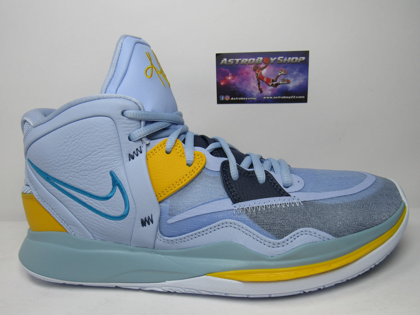 KYRIE IRVING INFINTY "FUTURE PAST" EN CAJA