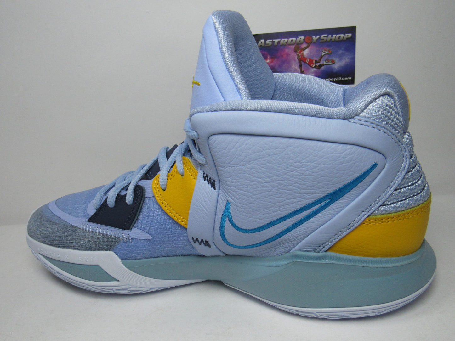 KYRIE IRVING INFINTY "FUTURE PAST" EN CAJA