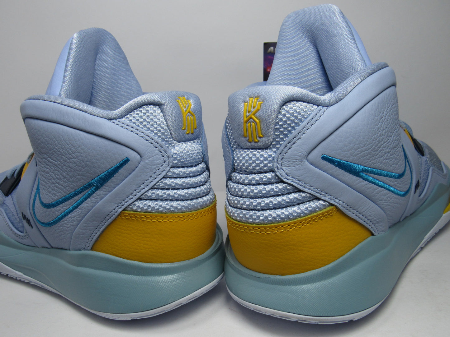 KYRIE IRVING INFINTY "FUTURE PAST" EN CAJA