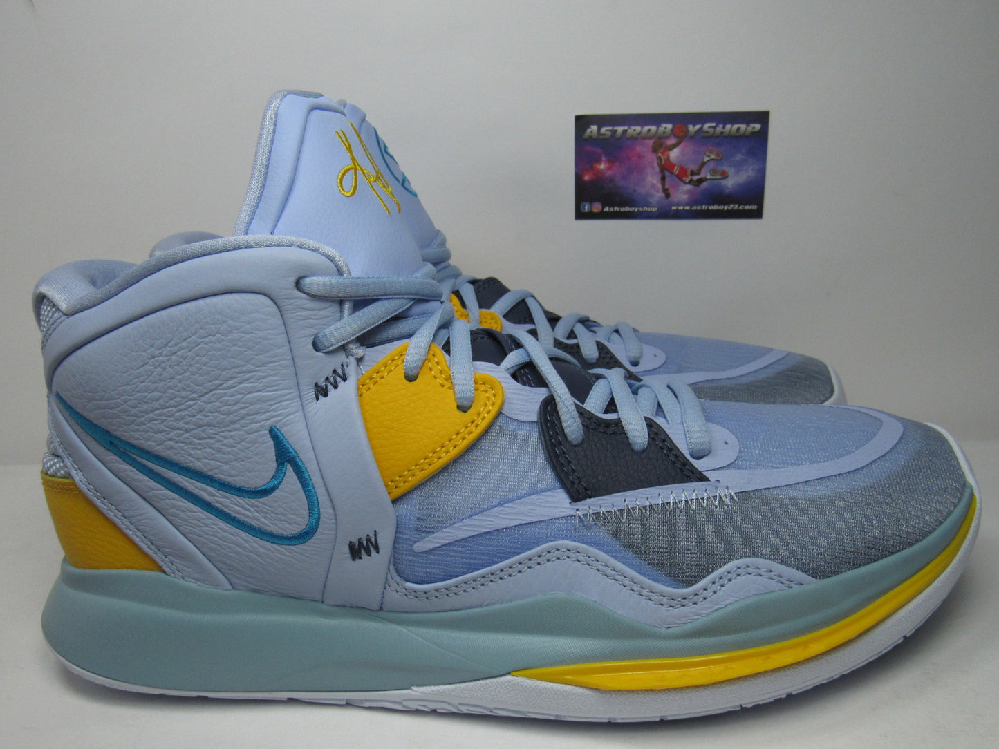 KYRIE IRVING INFINTY "FUTURE PAST" EN CAJA