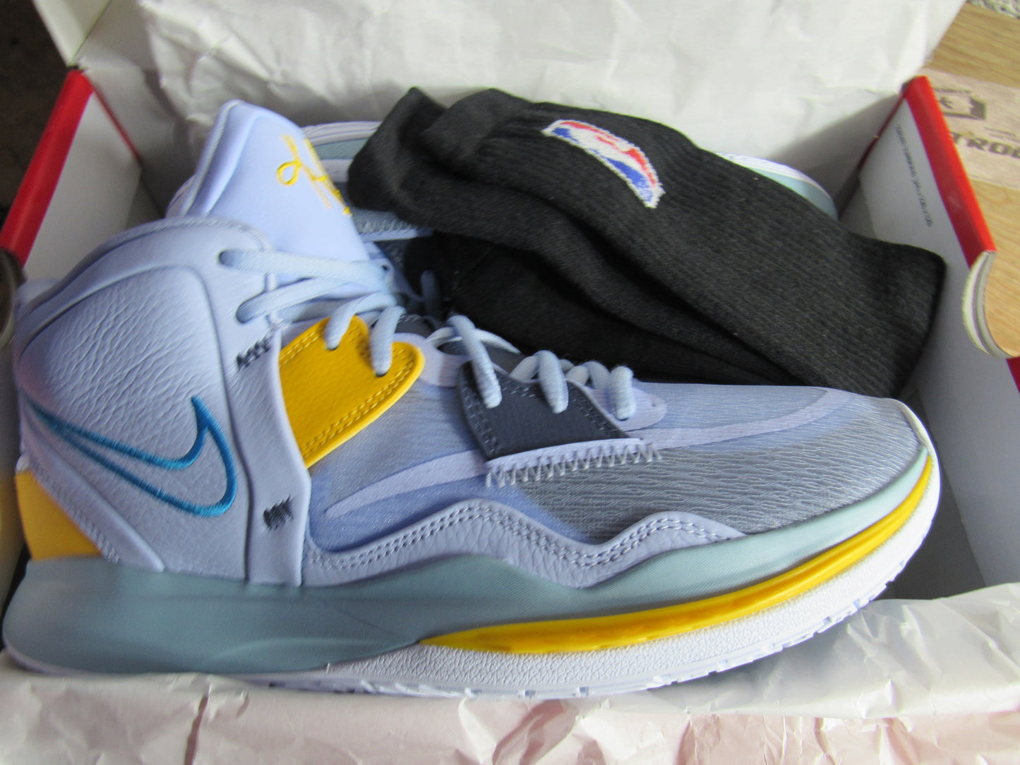KYRIE IRVING INFINTY "FUTURE PAST" EN CAJA
