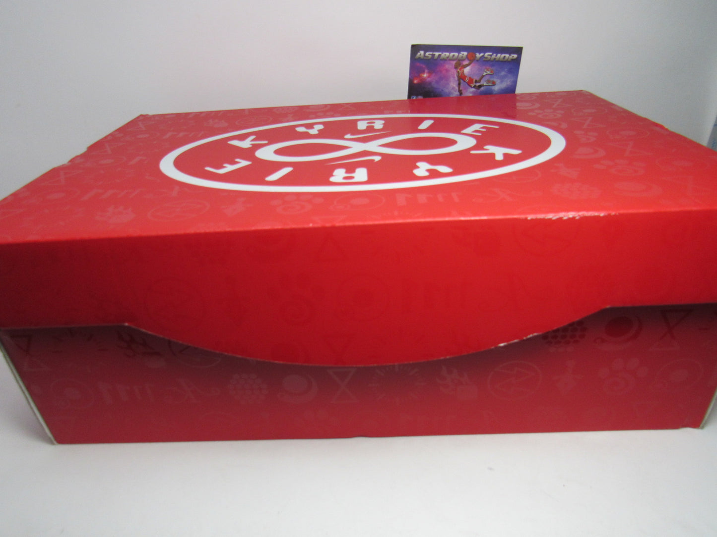 KYRIE IRVING INFINTY "FUTURE PAST" EN CAJA