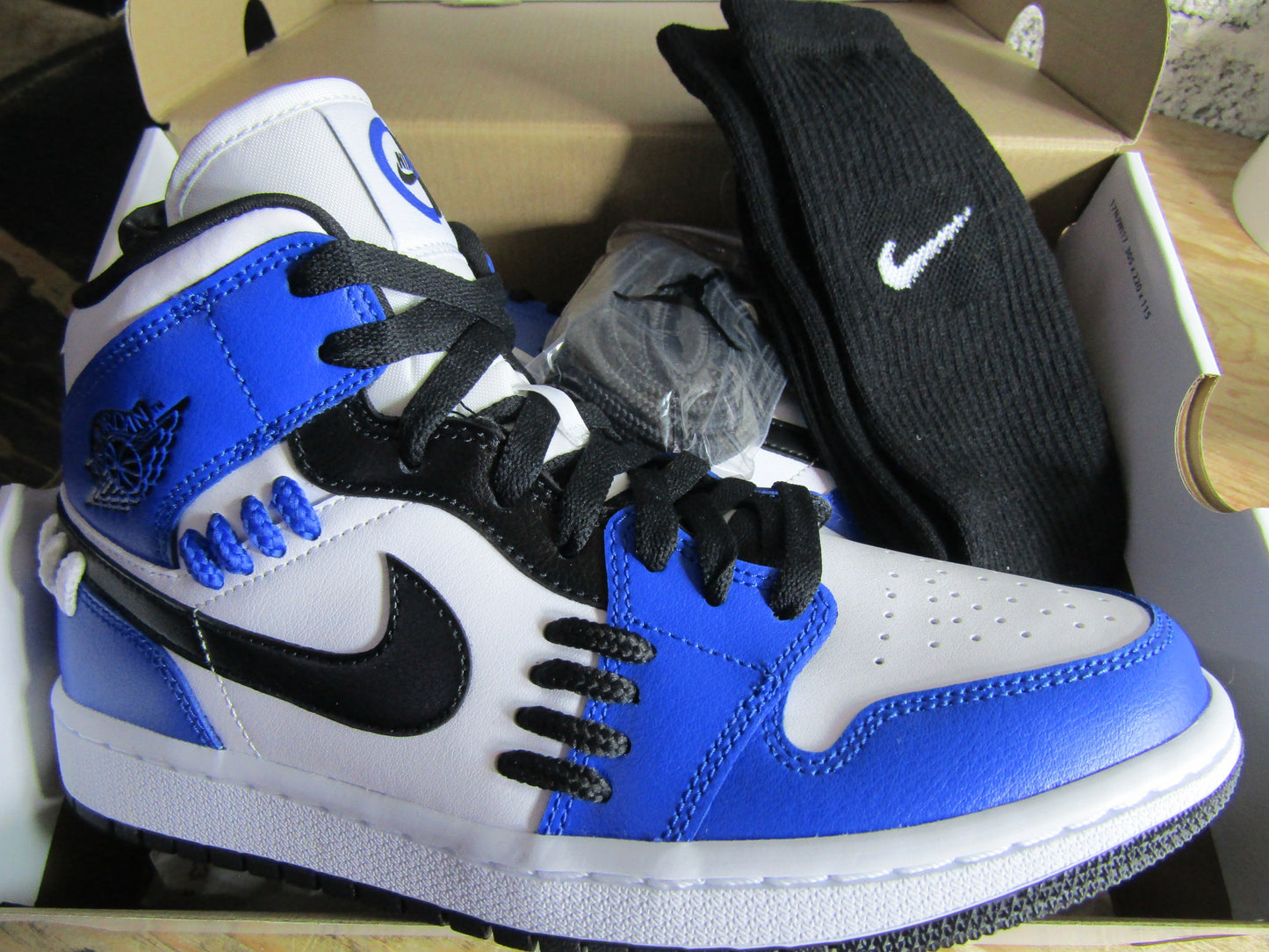 JORDAN 1 MID WOMENS SISTERHOOD EN CAJA CON EXTRA LACES