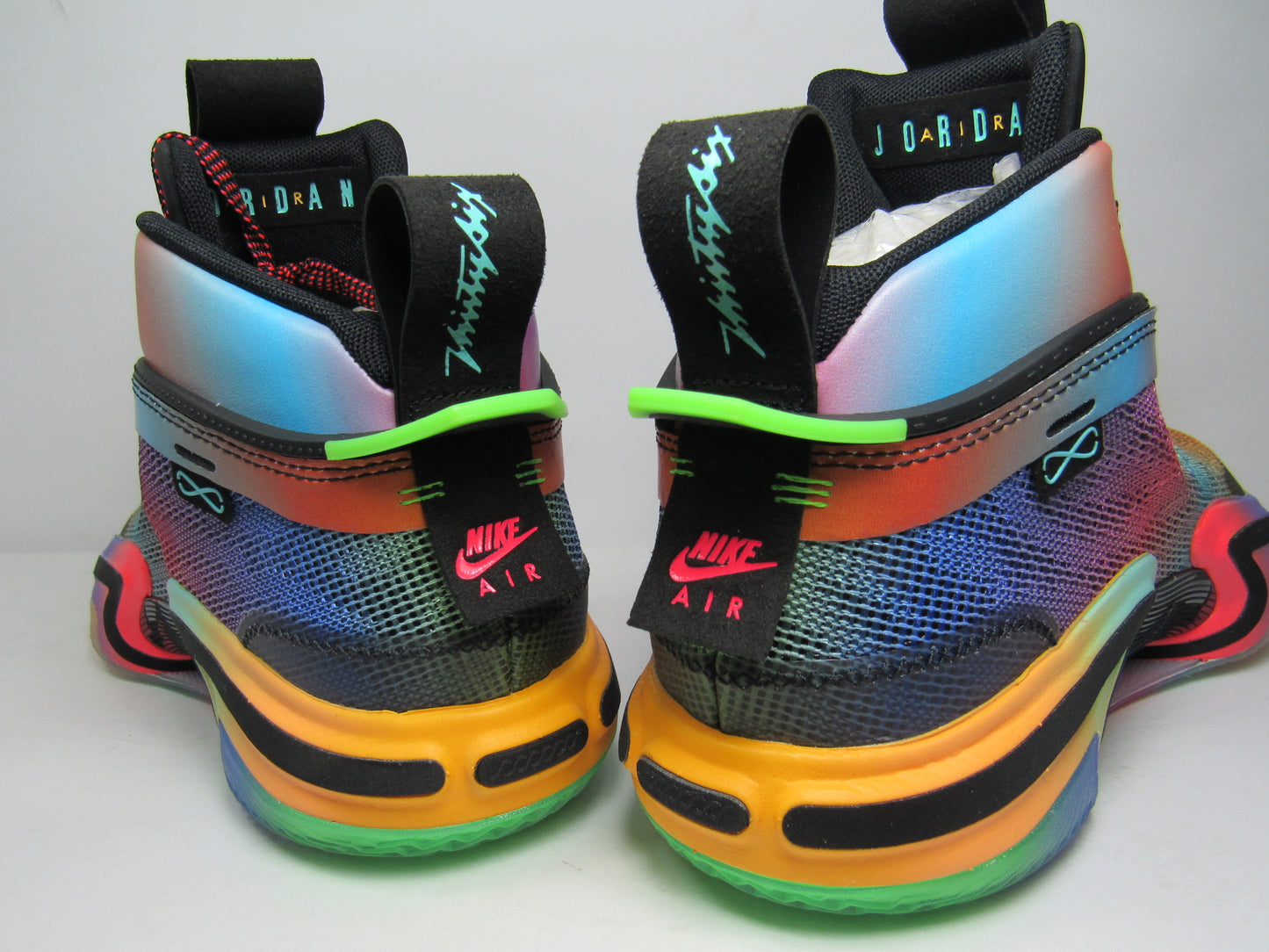 JORDAN 36 YEAR OF TIGER RAINBOW EN CAJA
