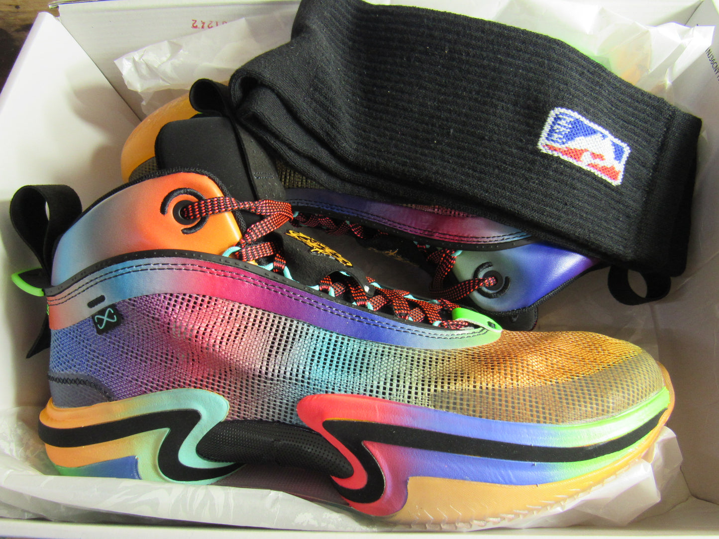 JORDAN 36 YEAR OF TIGER RAINBOW EN CAJA