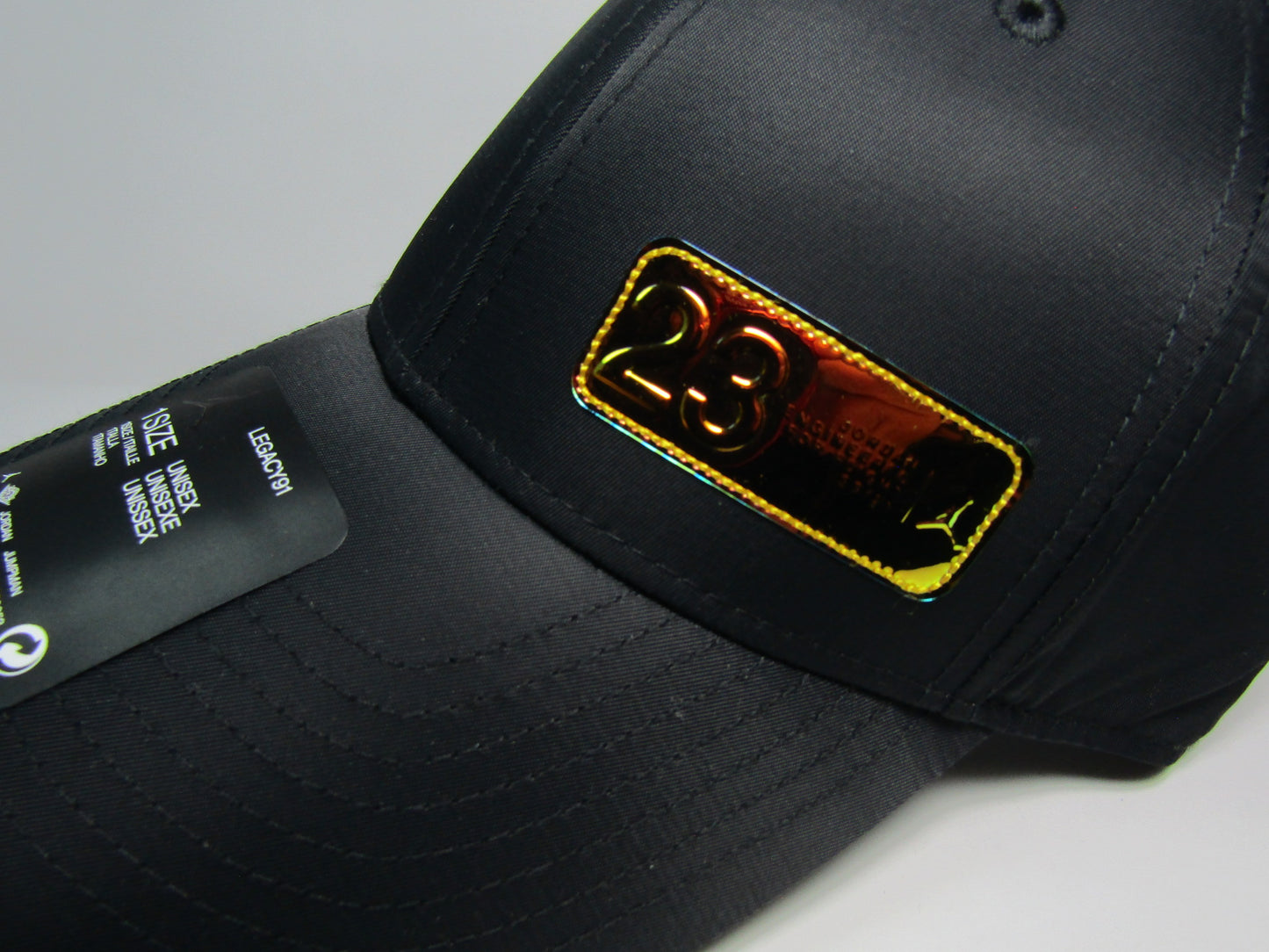 GORRA JORDAN CURVA ENGINERED 23 BLACK GOLD UNITALLA