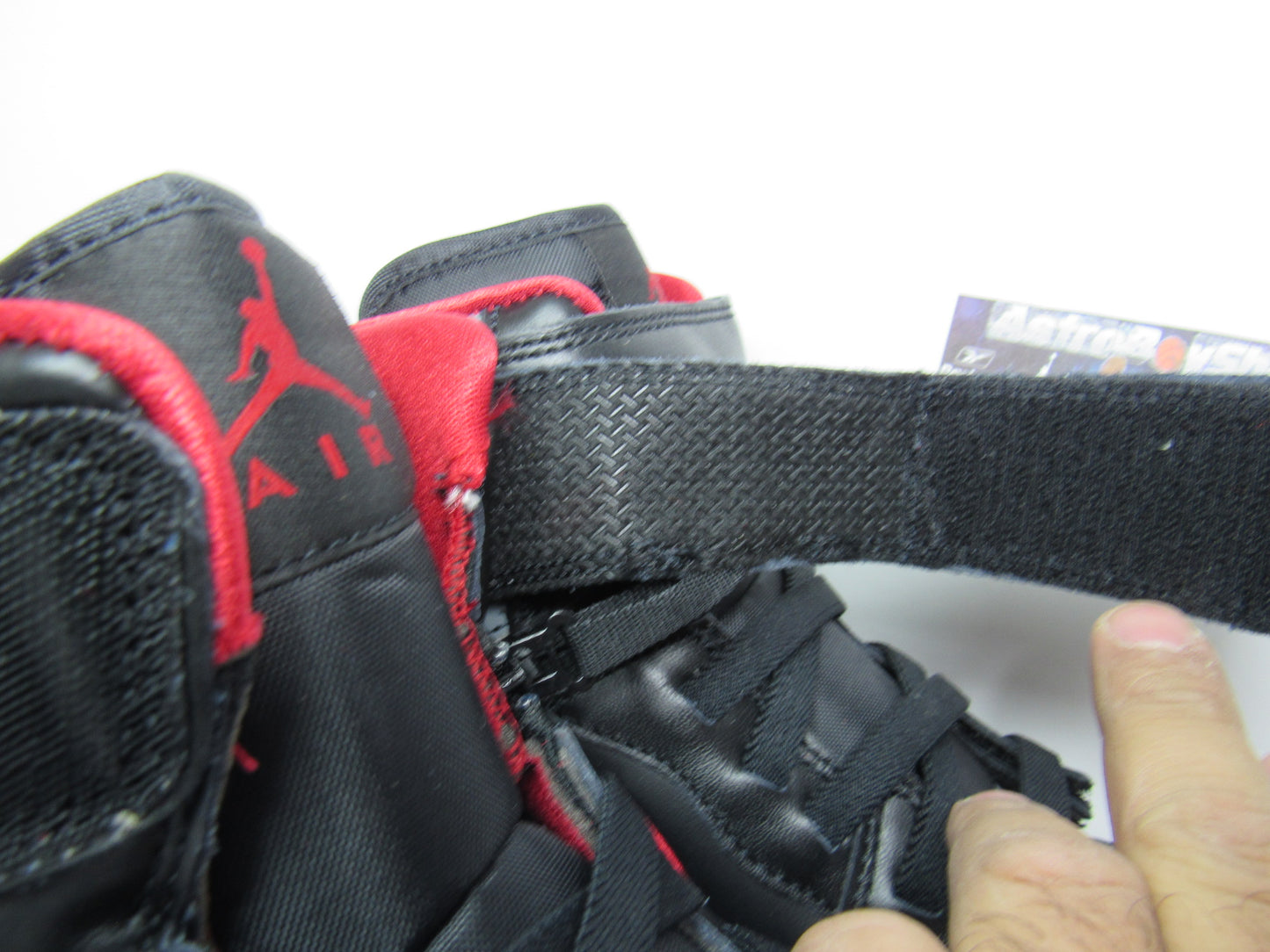 JORDAN 1 FLYEASE SMOKE GREY RED EN CAJA