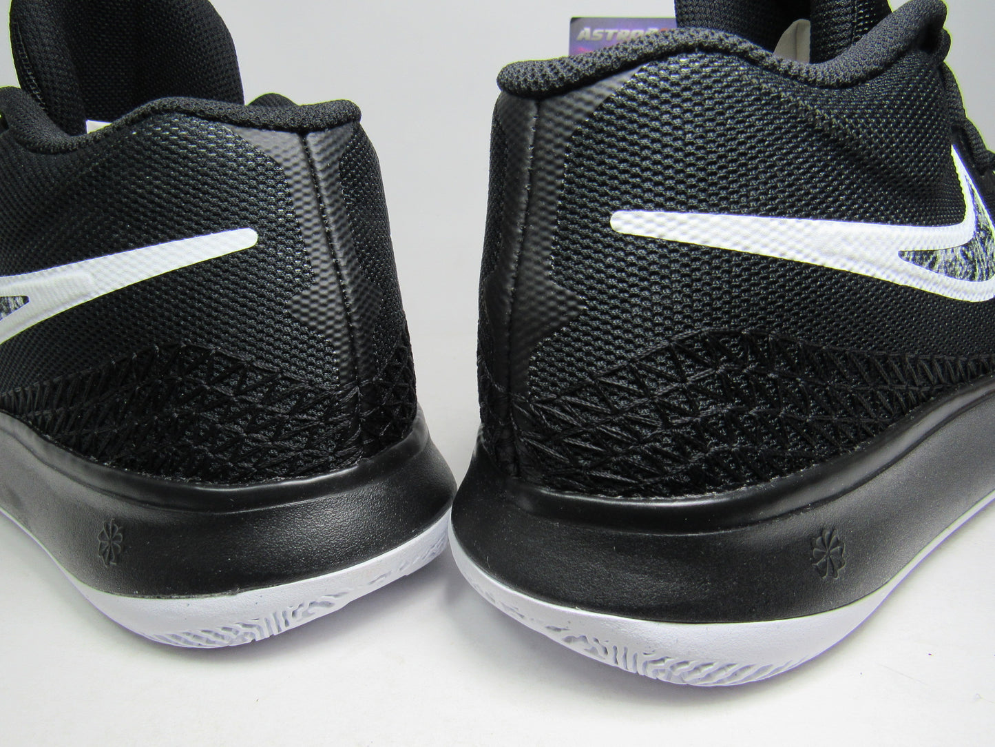 KYRIE IVING FLYTRAP 6 BLACK EN CAJA