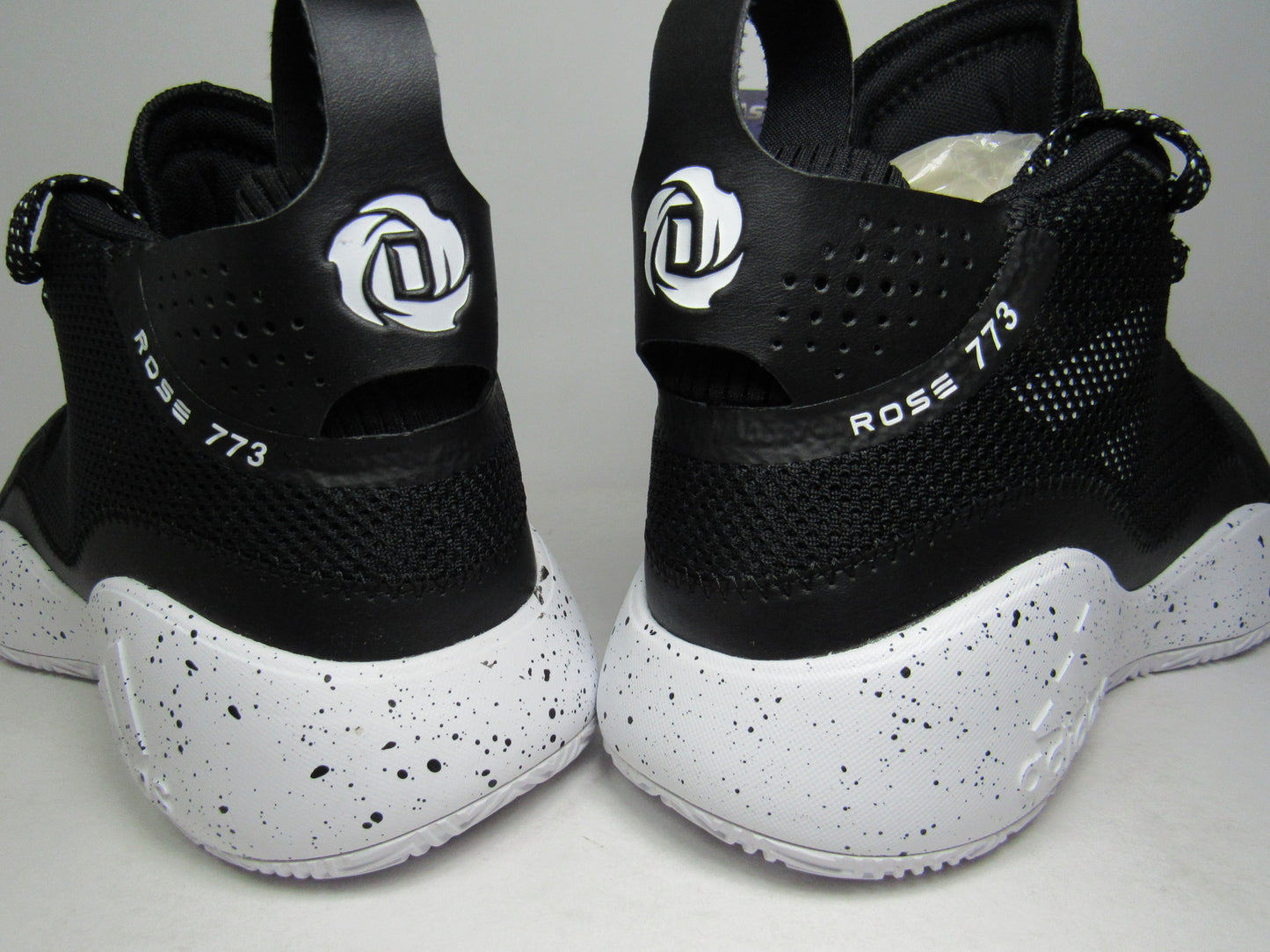 DERRIK ROSE 773 BLACK OREO EN CAJA