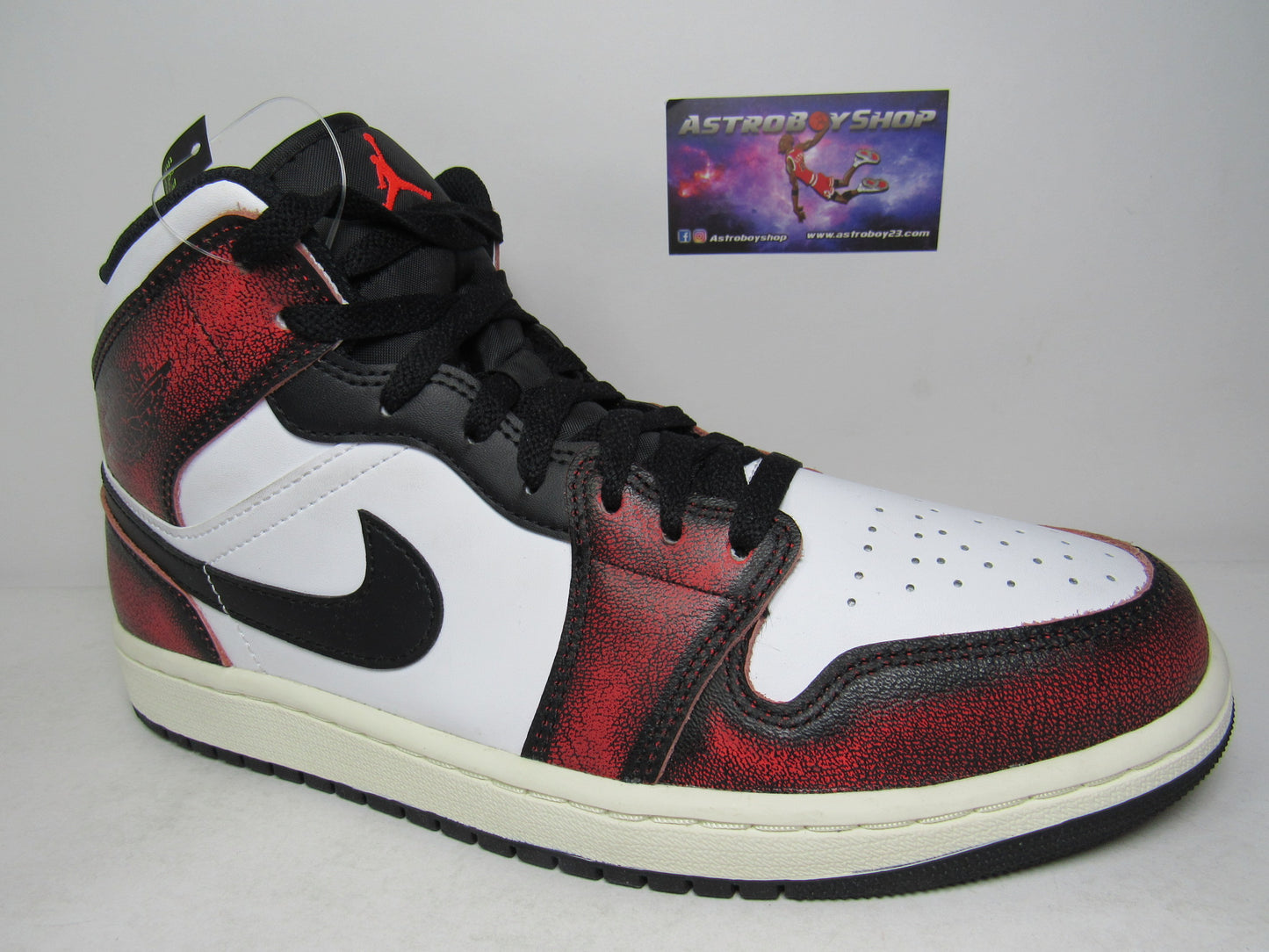 JORDAN 1 MID WEAR INFRA EN CAJA