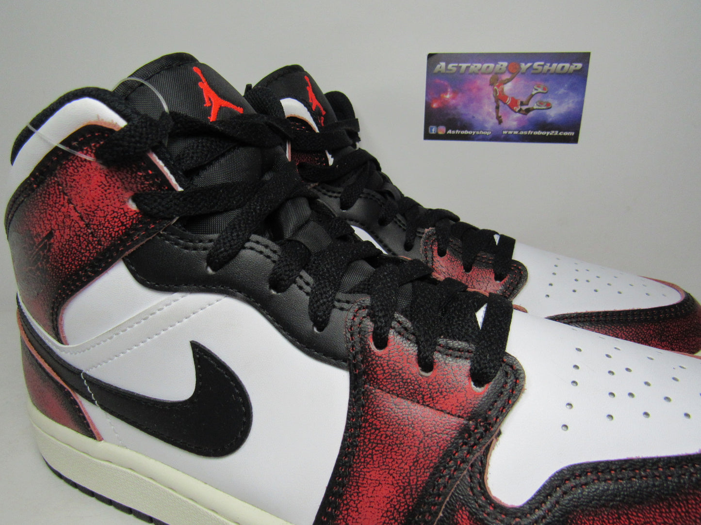 JORDAN 1 MID WEAR INFRA EN CAJA