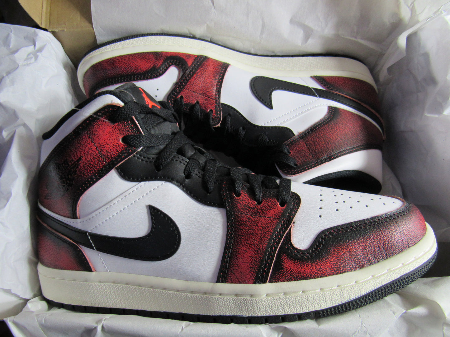 JORDAN 1 MID WEAR INFRA EN CAJA