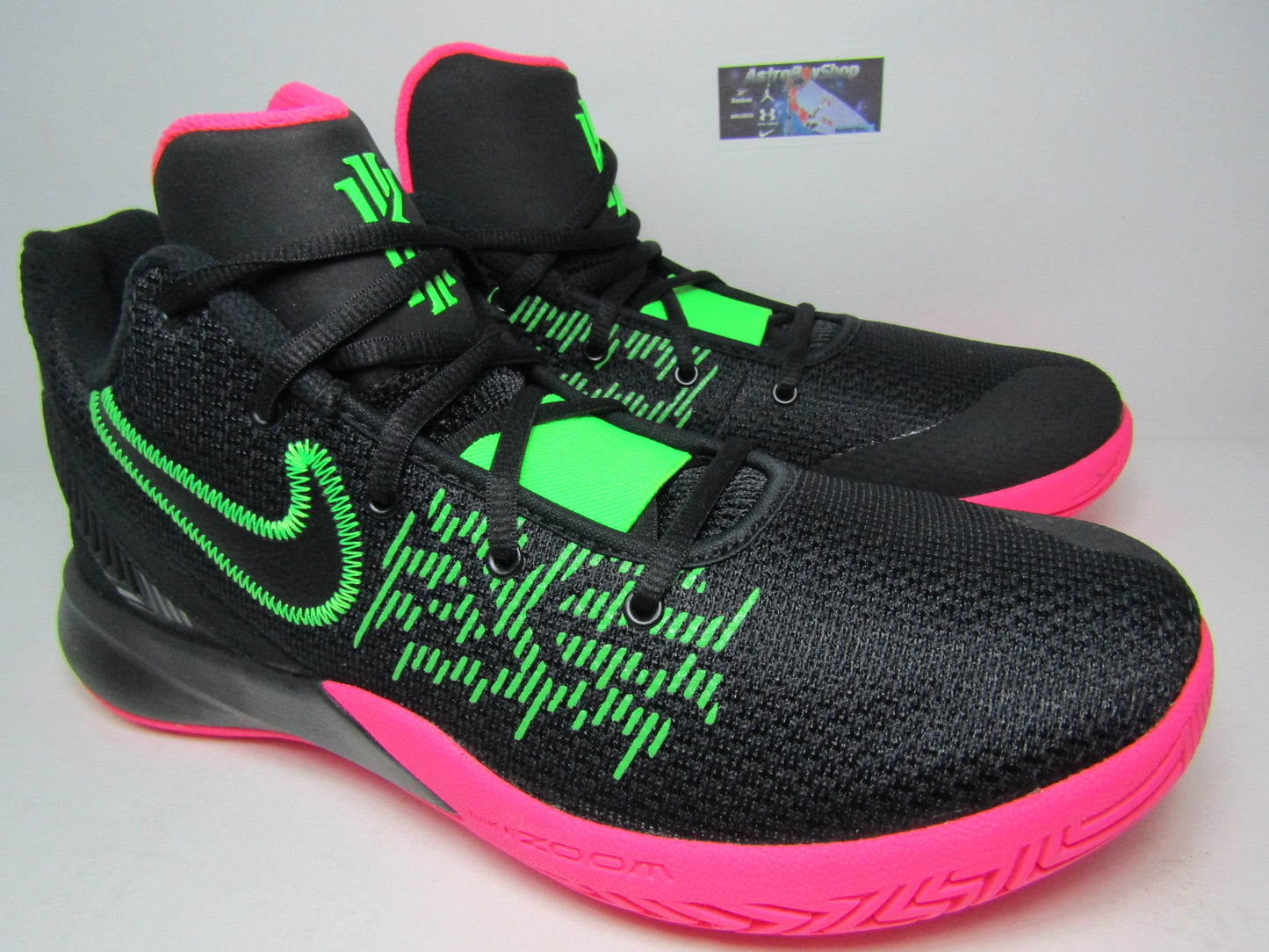 KYRIE IRVING FLYTRAP 2 HYPER PINK EN CAJA