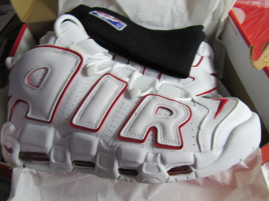 PIPPEN AIR MORE UPTEMPO GYM RED EN CAJA