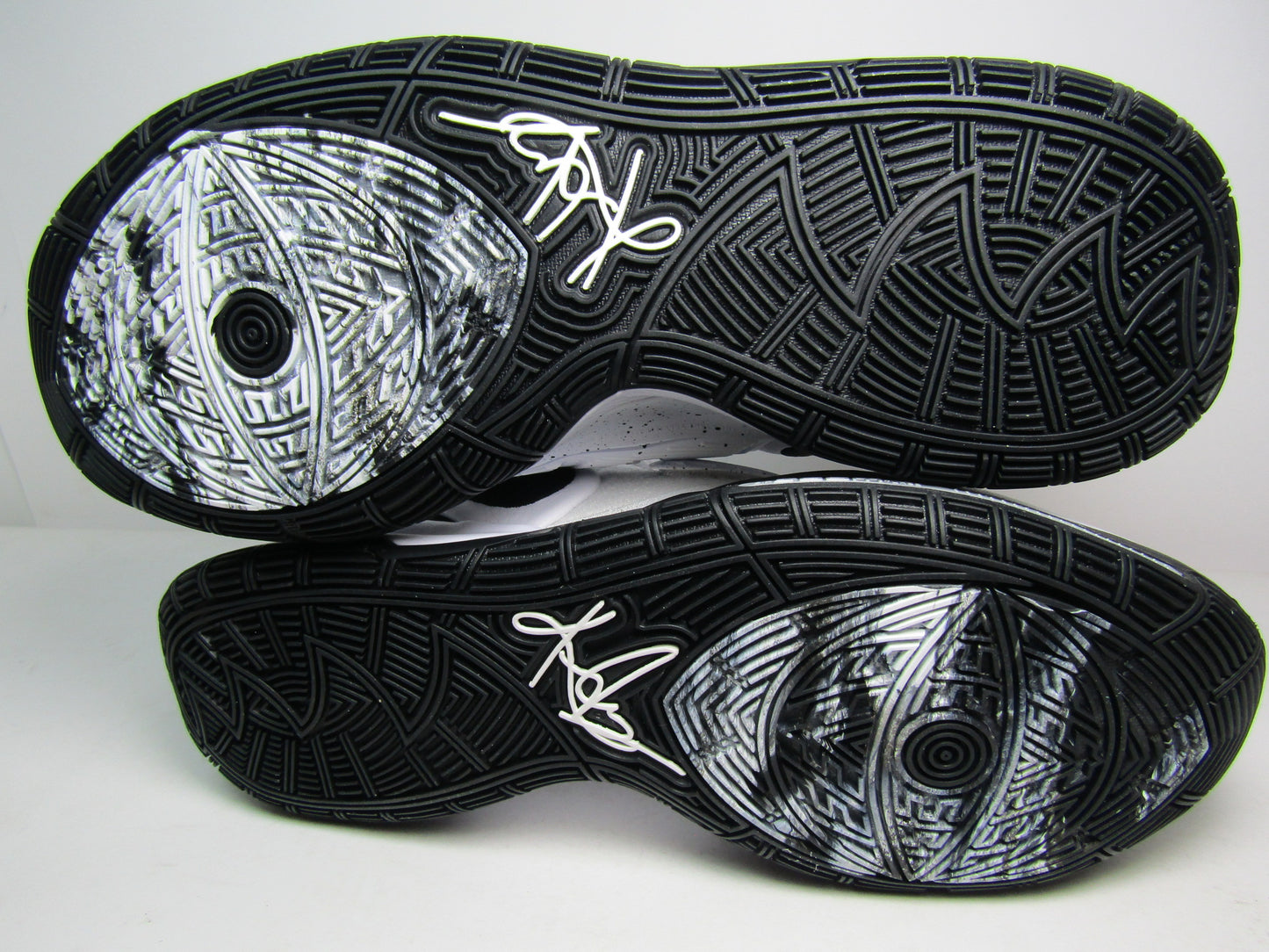 KYRIE IRVING 6 OREO EDITION