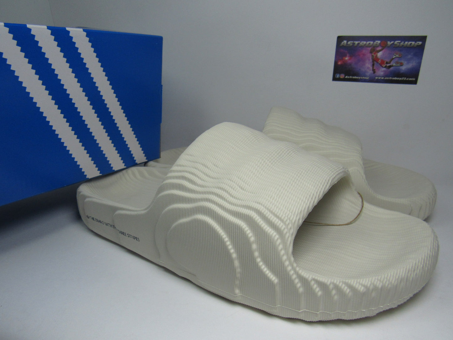 SANDALIAS ADIDAS ADILETTE22 "ALUMINUM" EN CAJA