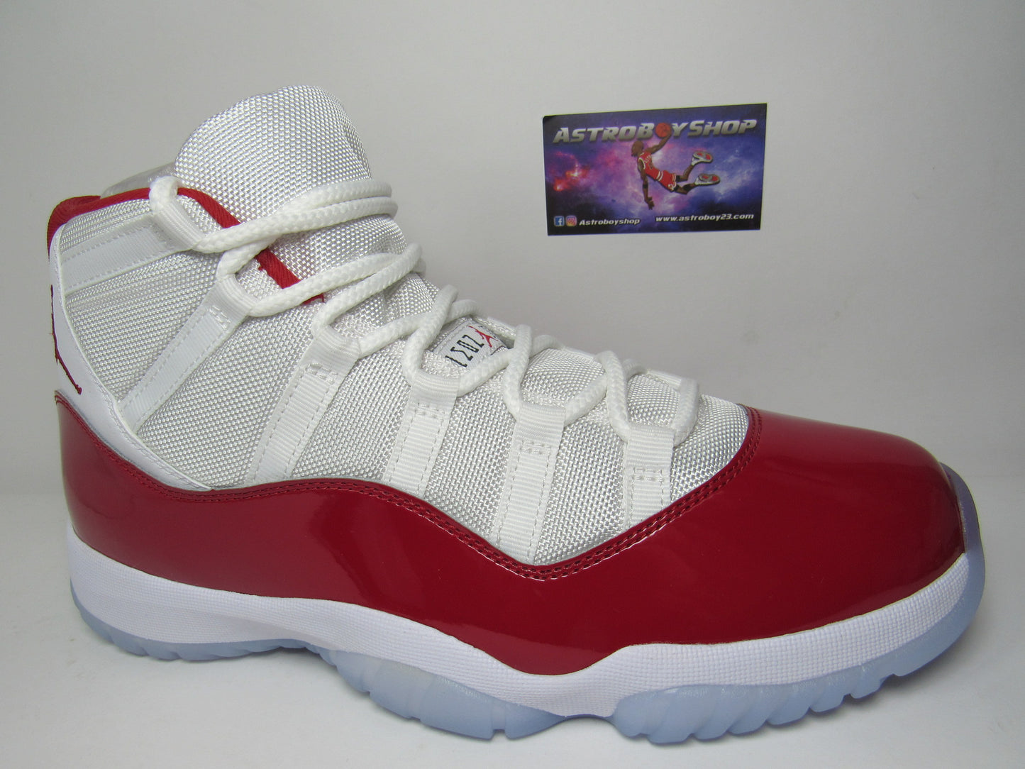 JORDAN 11 CHERRY EDITION EN CAJA