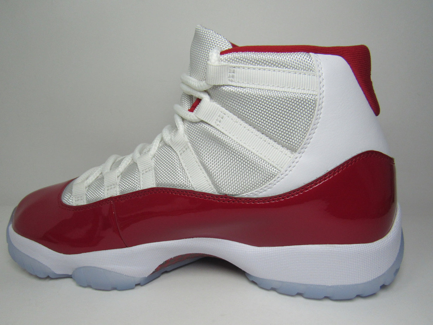 JORDAN 11 CHERRY EDITION EN CAJA