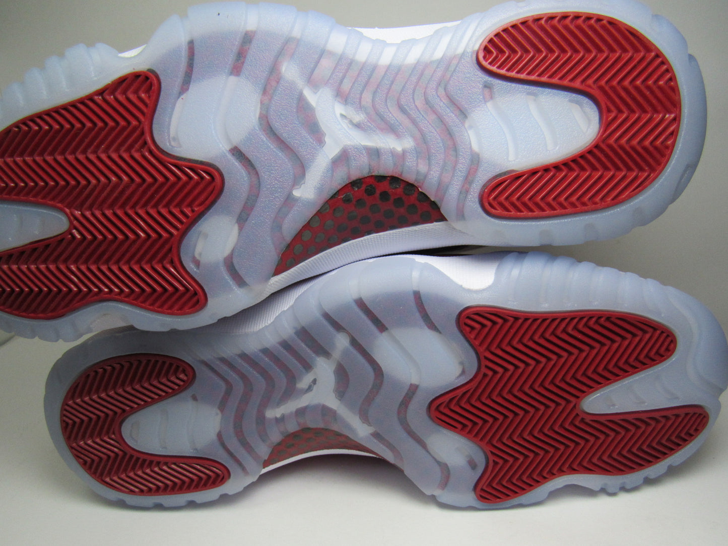 JORDAN 11 CHERRY EDITION EN CAJA