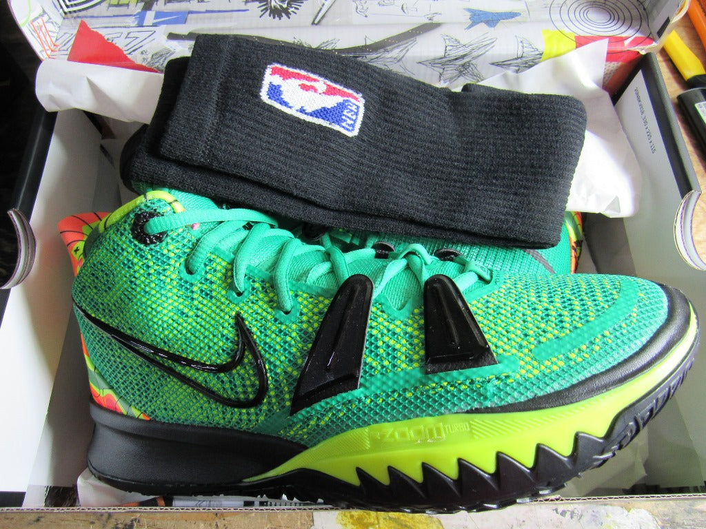 KYRIE IRVING 7 WEATHERMAN EN CAJA