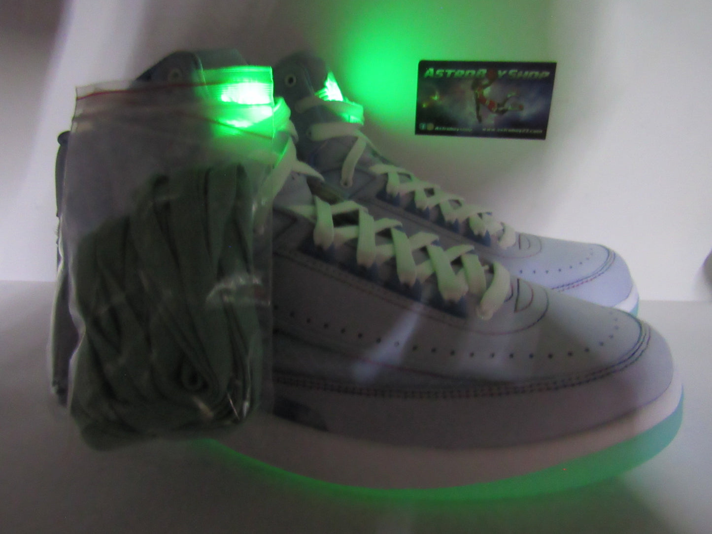 JORDAN 2 X J BALVIN FOSFORECENTES CON LUZ EN LENGUETA EN CAJA