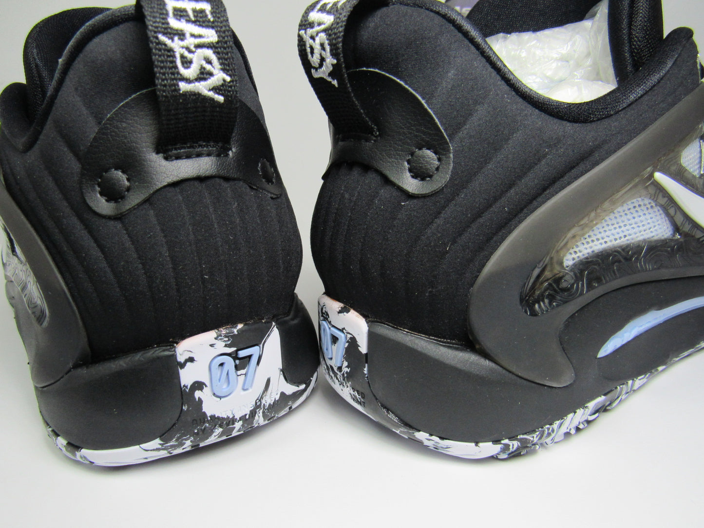 KEVIN DURANT 15 "REFUGE" EN CAJA