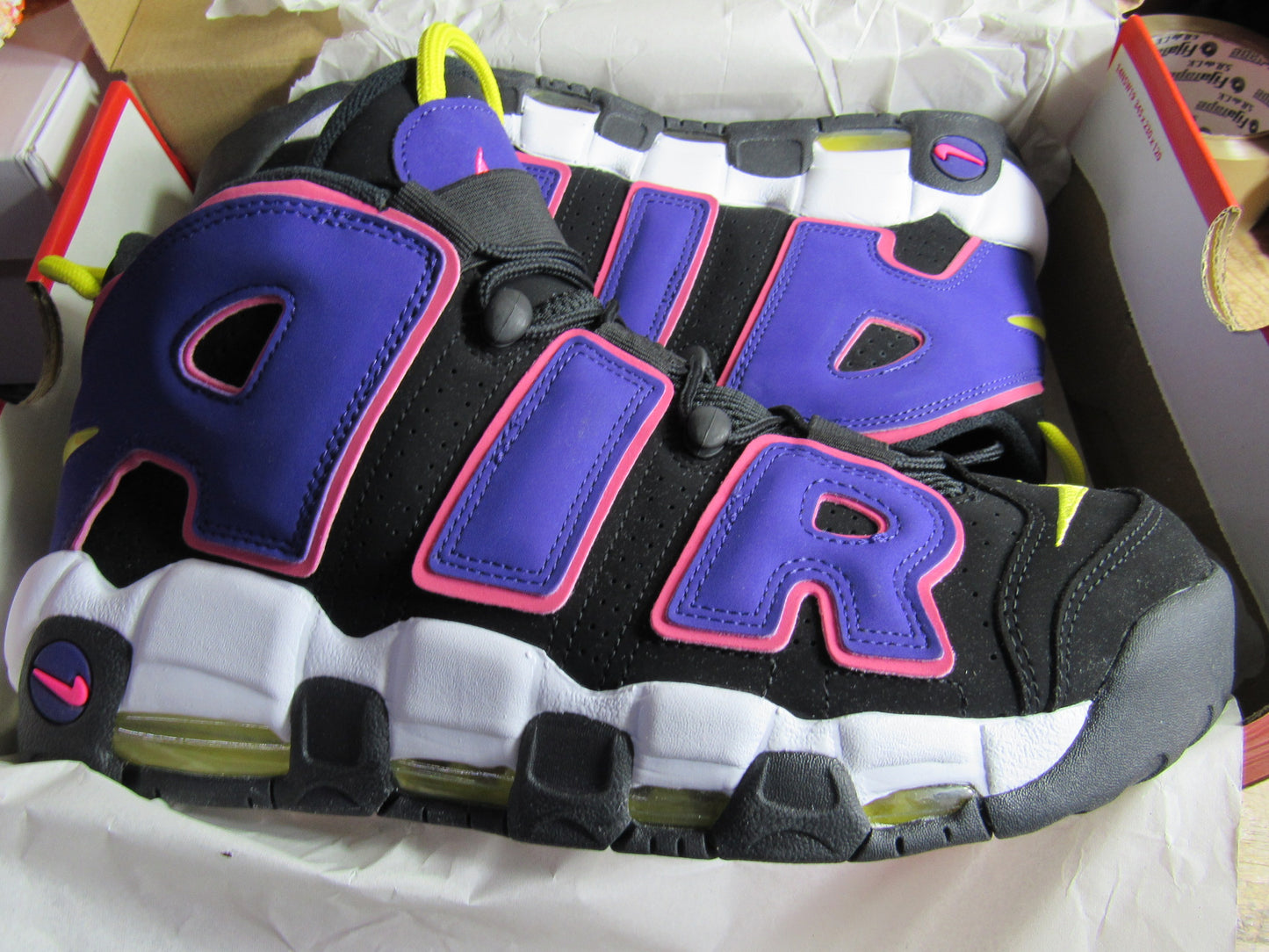 PIPPEN AIR MORE UPTEMPO "COURT PURPLE" EN CAJA