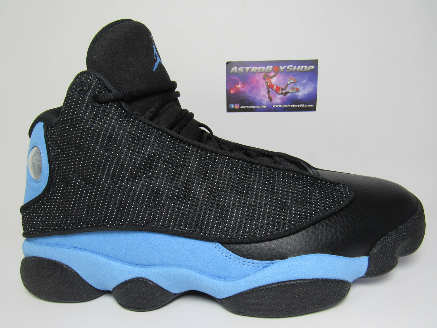 JORDAN 13 "BLACK UNIVERSITY BLUE" EN CAJA
