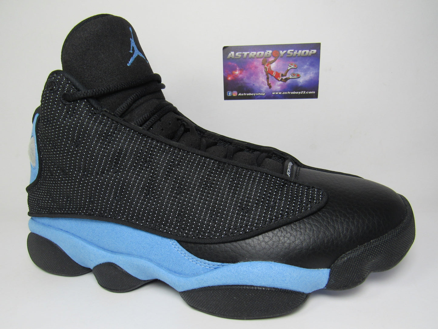 JORDAN 13 "BLACK UNIVERSITY BLUE" EN CAJA