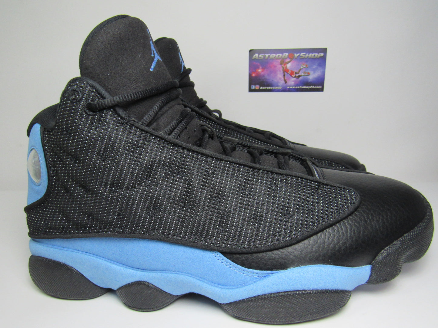JORDAN 13 "BLACK UNIVERSITY BLUE" EN CAJA