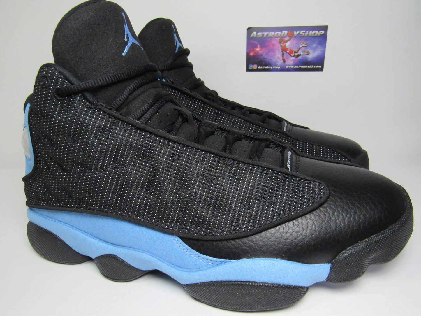 JORDAN 13 "BLACK UNIVERSITY BLUE" EN CAJA