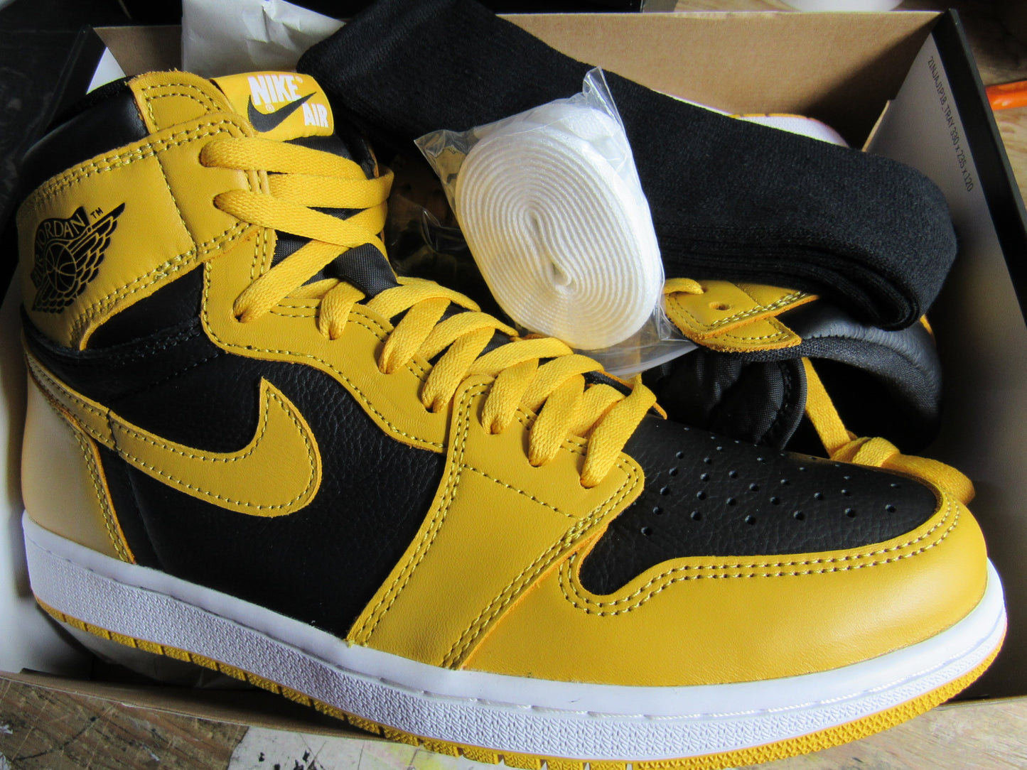 JORDAN 1 HIGH POLLEN EN CAJA