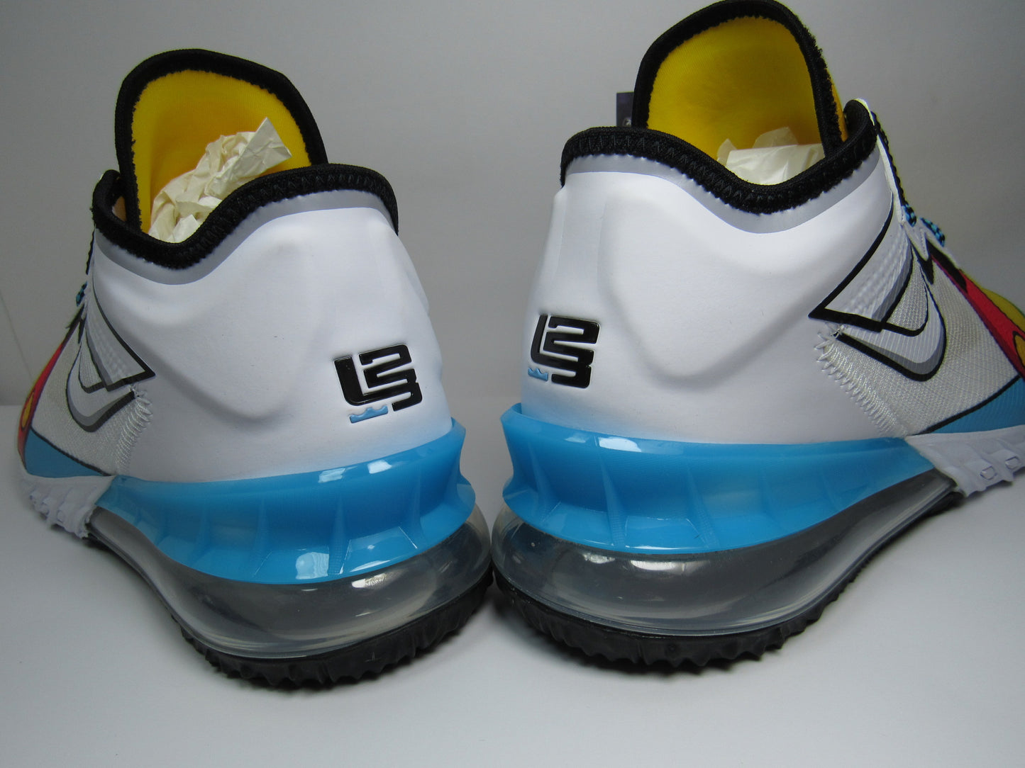 LEBRON 18 LOW STEWIE GRIFFIN EN CAJA