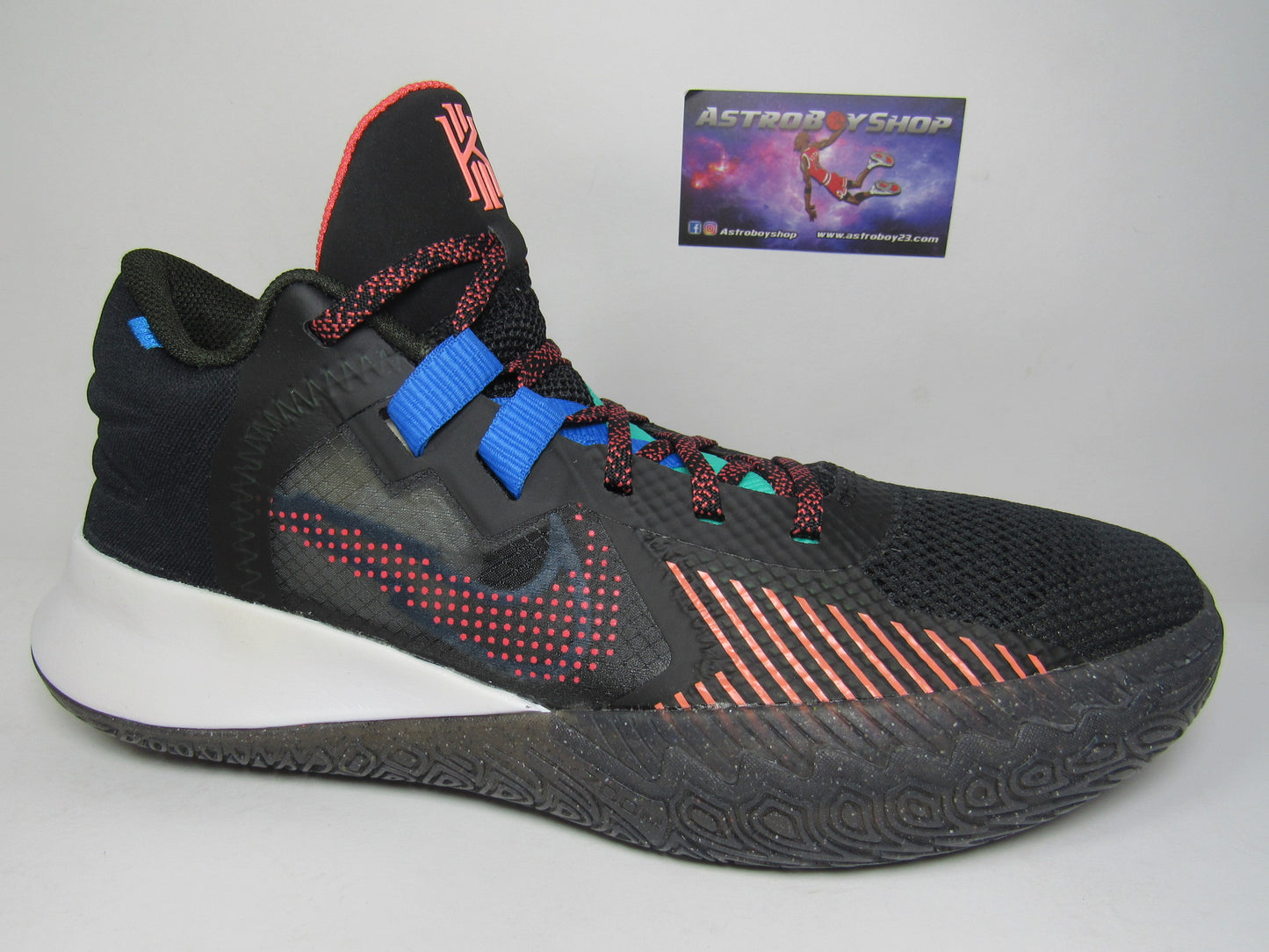 KYRIE IRVIN FLYTRAP 5 BLACK PINK EN CAJA