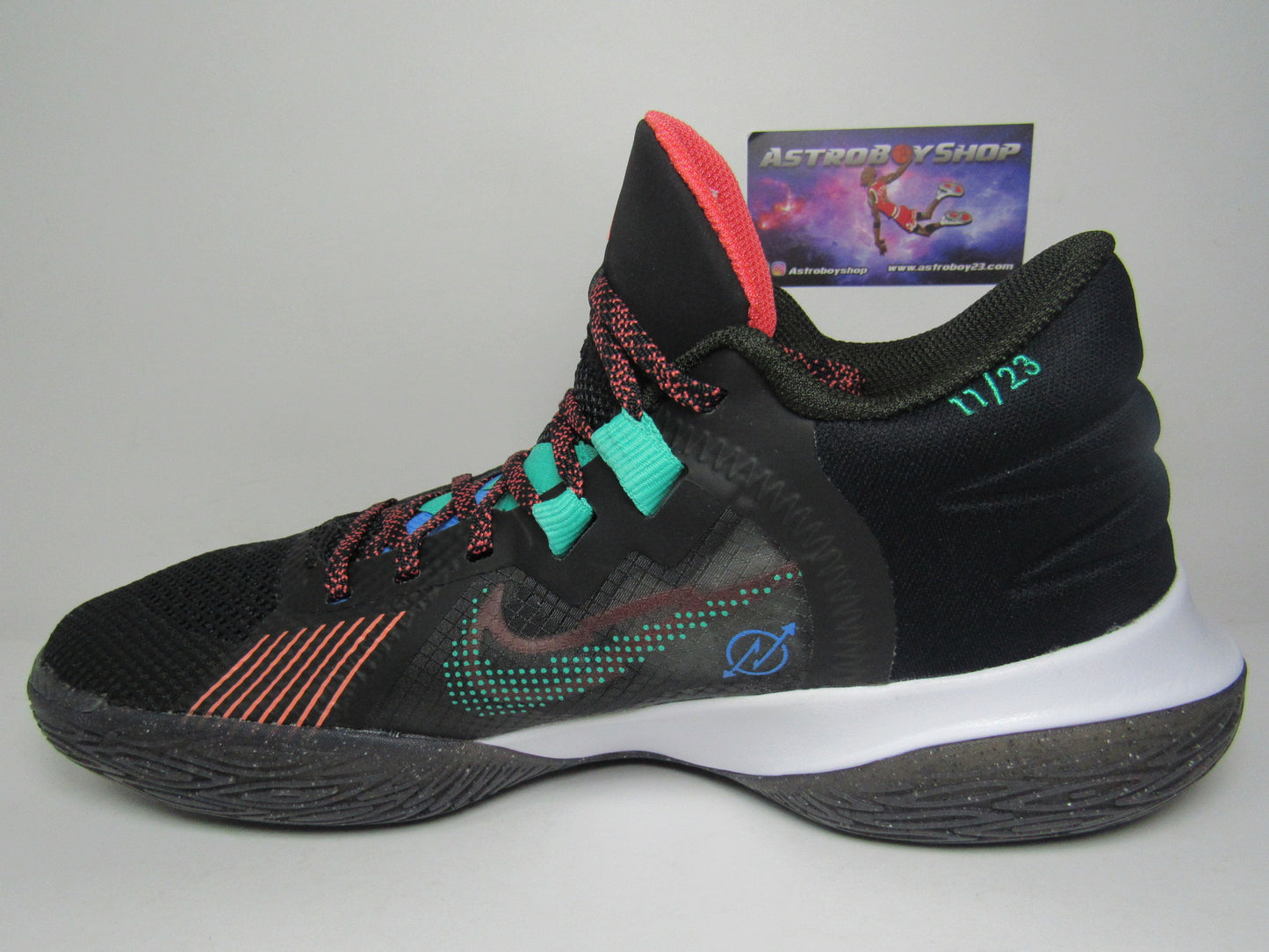 KYRIE IRVIN FLYTRAP 5 BLACK PINK EN CAJA