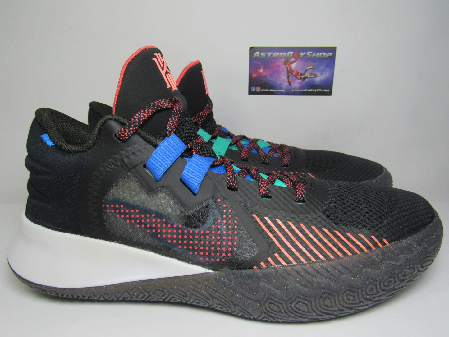 KYRIE IRVIN FLYTRAP 5 BLACK PINK EN CAJA