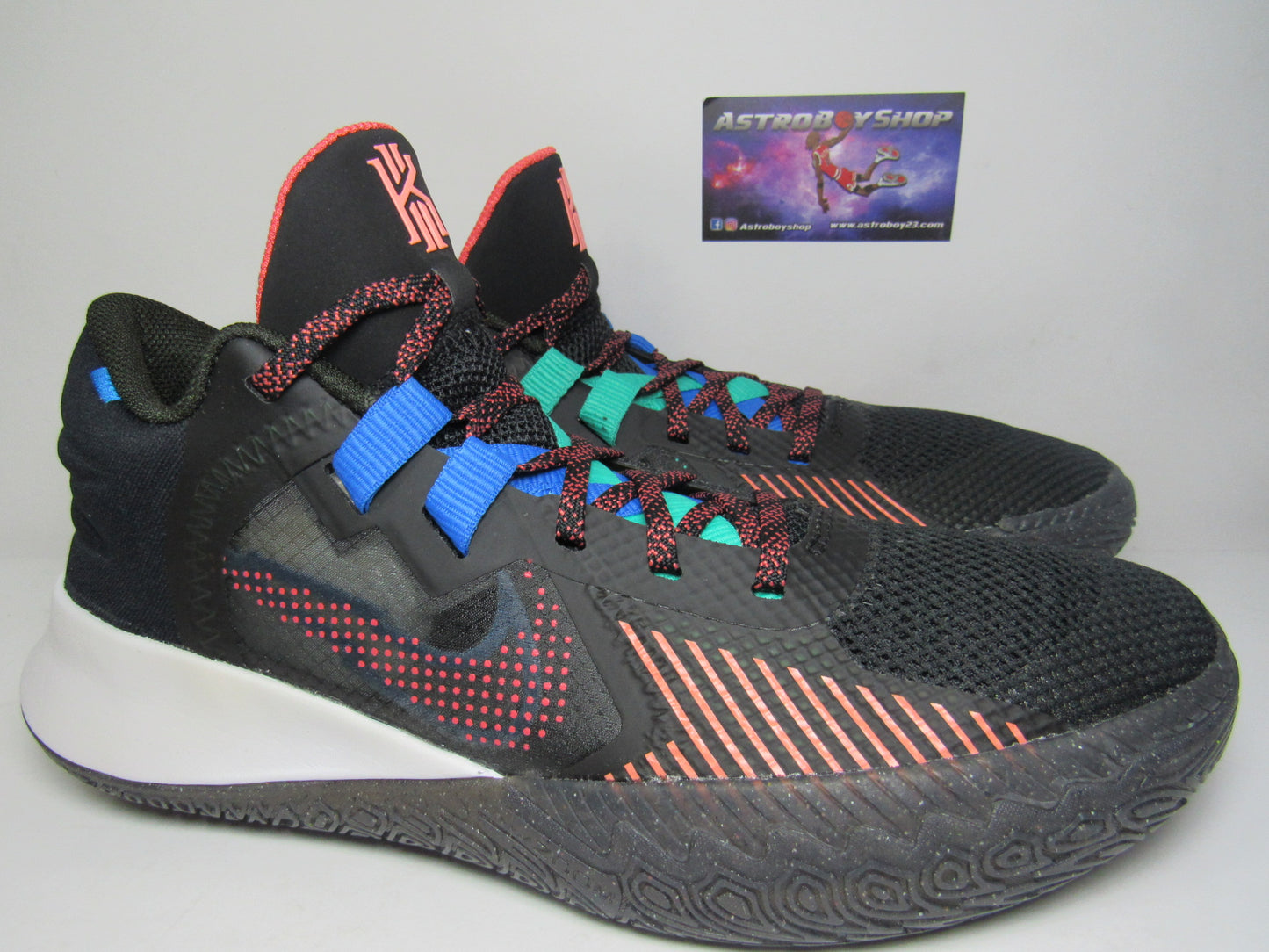 KYRIE IRVIN FLYTRAP 5 BLACK PINK EN CAJA