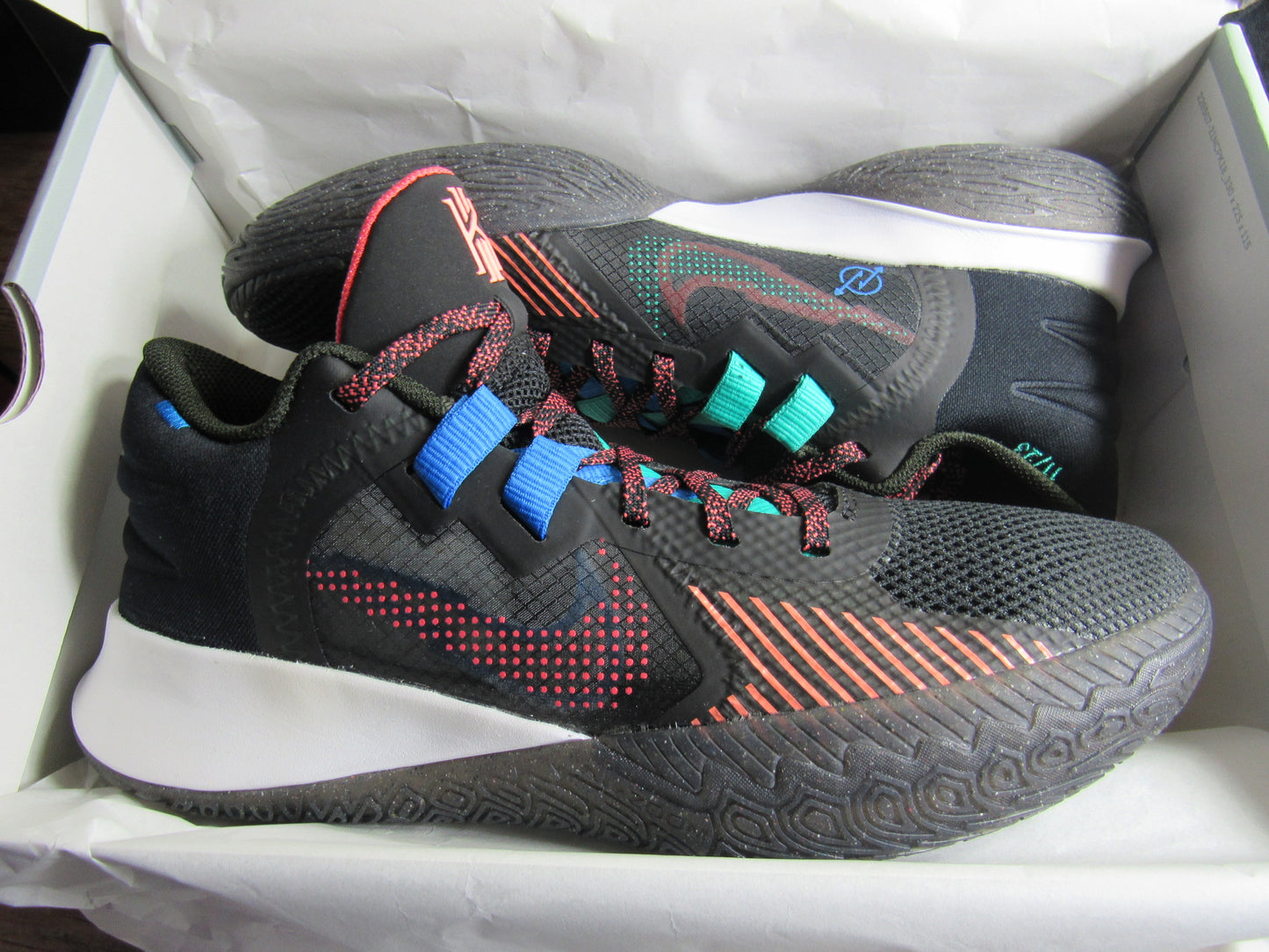 KYRIE IRVIN FLYTRAP 5 BLACK PINK EN CAJA