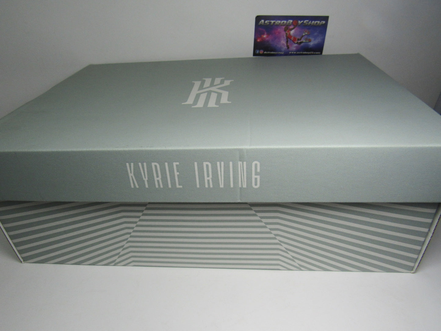 KYRIE IRVIN FLYTRAP 5 BLACK PINK EN CAJA