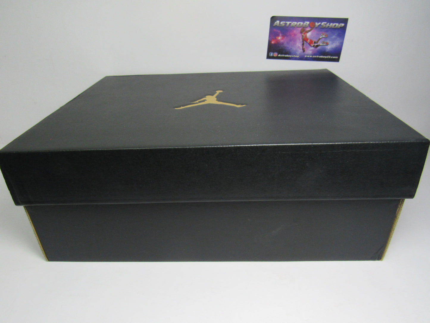 JORDAN 1 MID KIDS UNIVERSITY GOLD EN CAJA