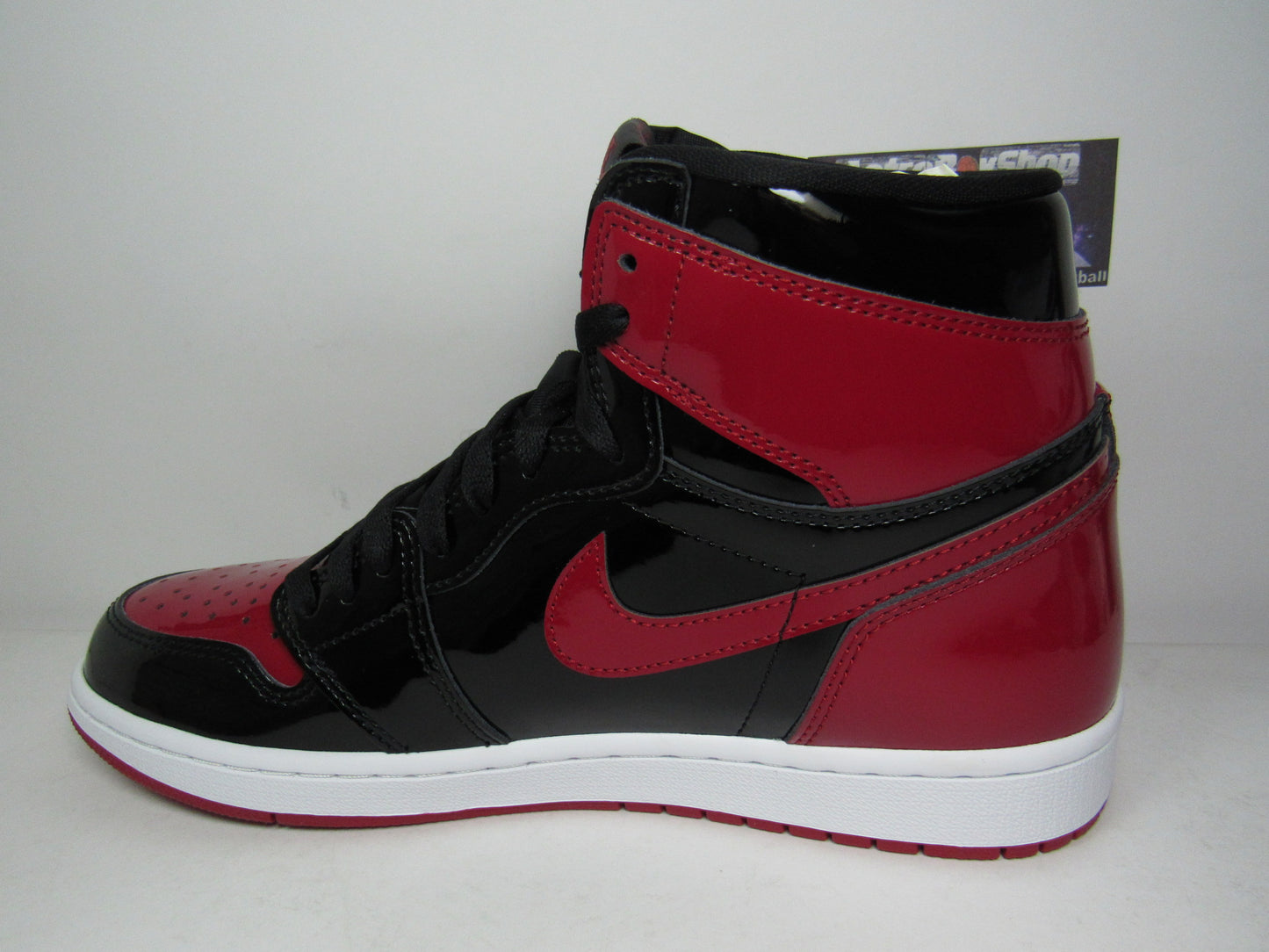 JORDAN 1 HIGH BRED PATENT LIMITED EDITION EN CAJA CON LLAVERO