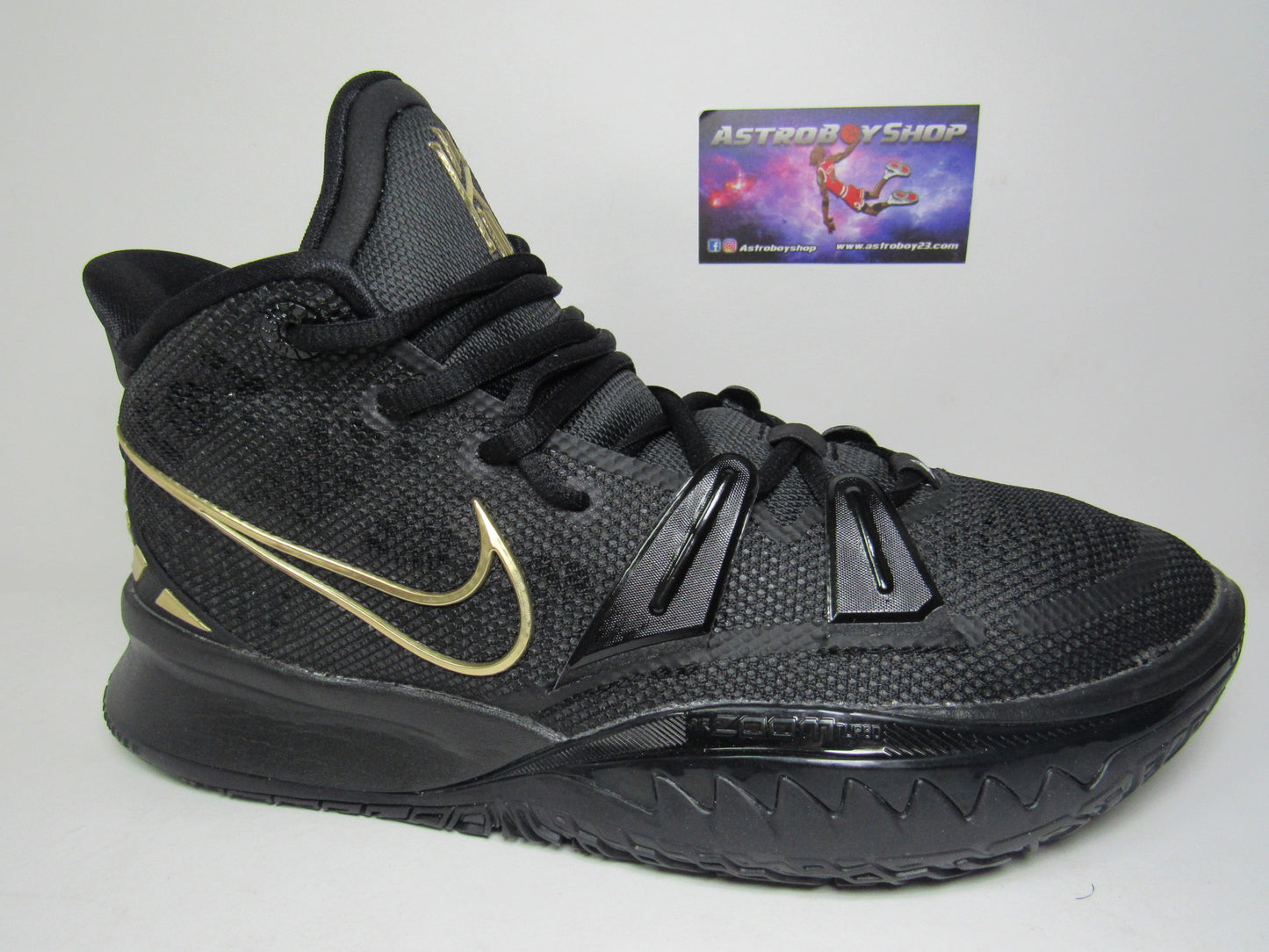 KYRIE IRVING 7 id BLACK GOLD EN CAJA NIKE