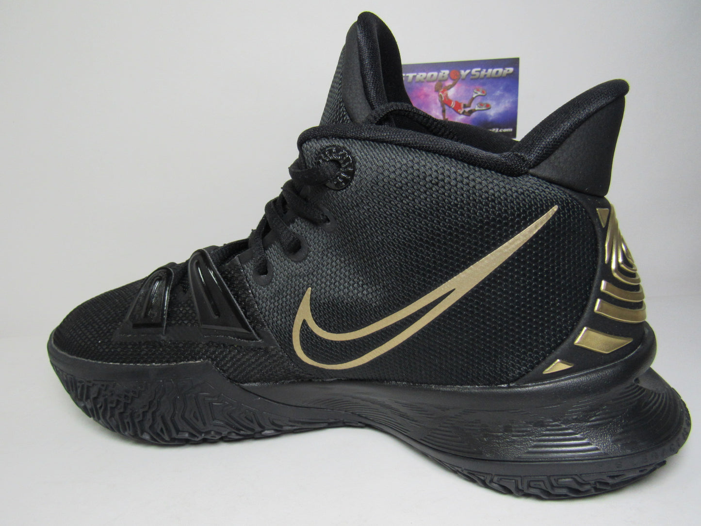 KYRIE IRVING 7 id BLACK GOLD EN CAJA NIKE