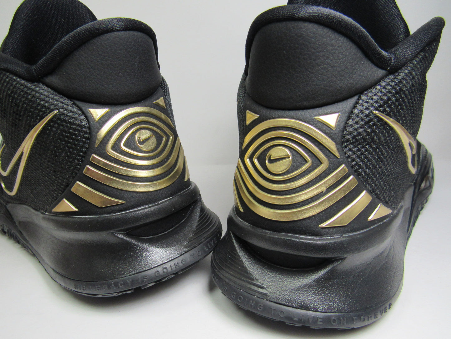 KYRIE IRVING 7 id BLACK GOLD EN CAJA NIKE