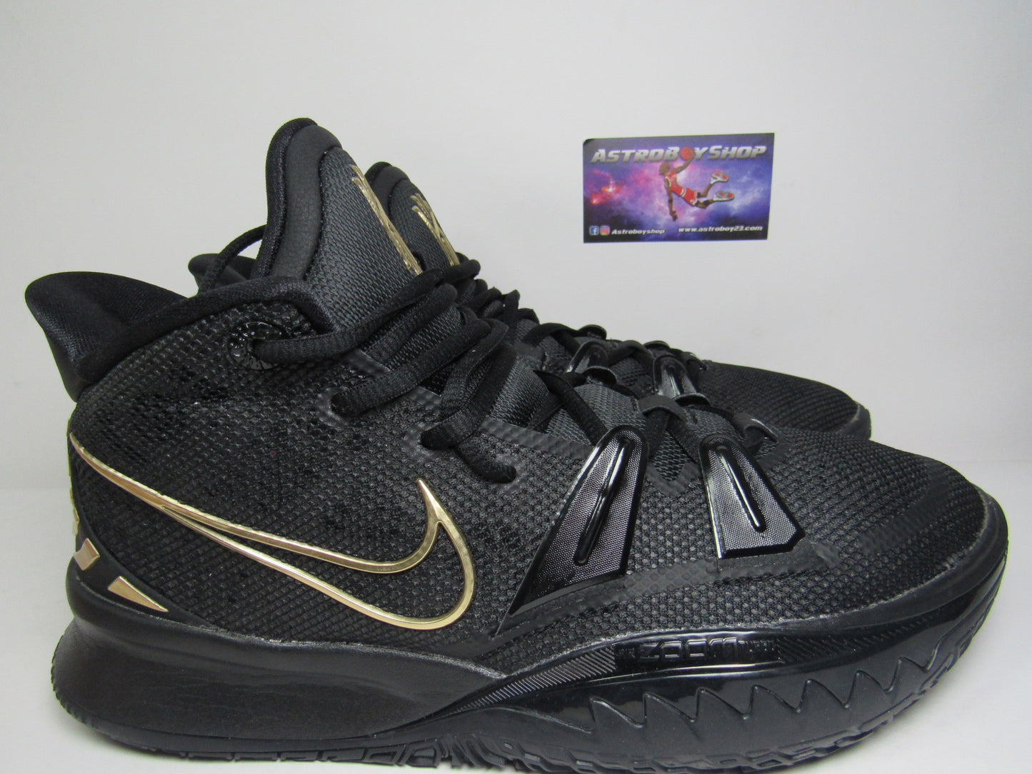 KYRIE IRVING 7 id BLACK GOLD EN CAJA NIKE