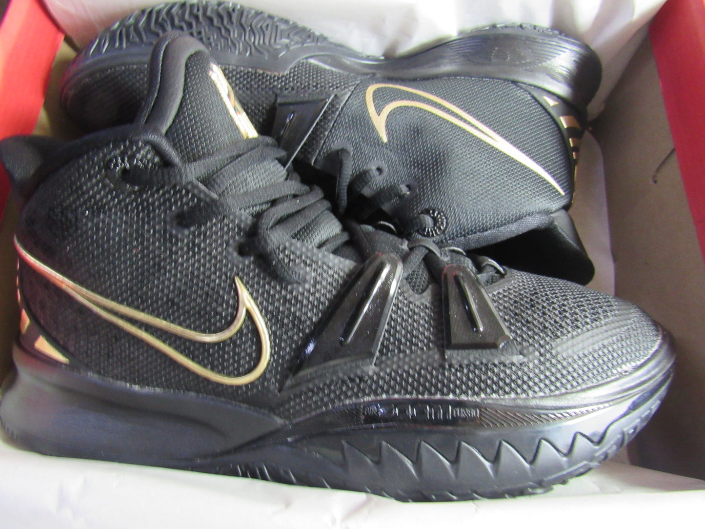KYRIE IRVING 7 id BLACK GOLD EN CAJA NIKE