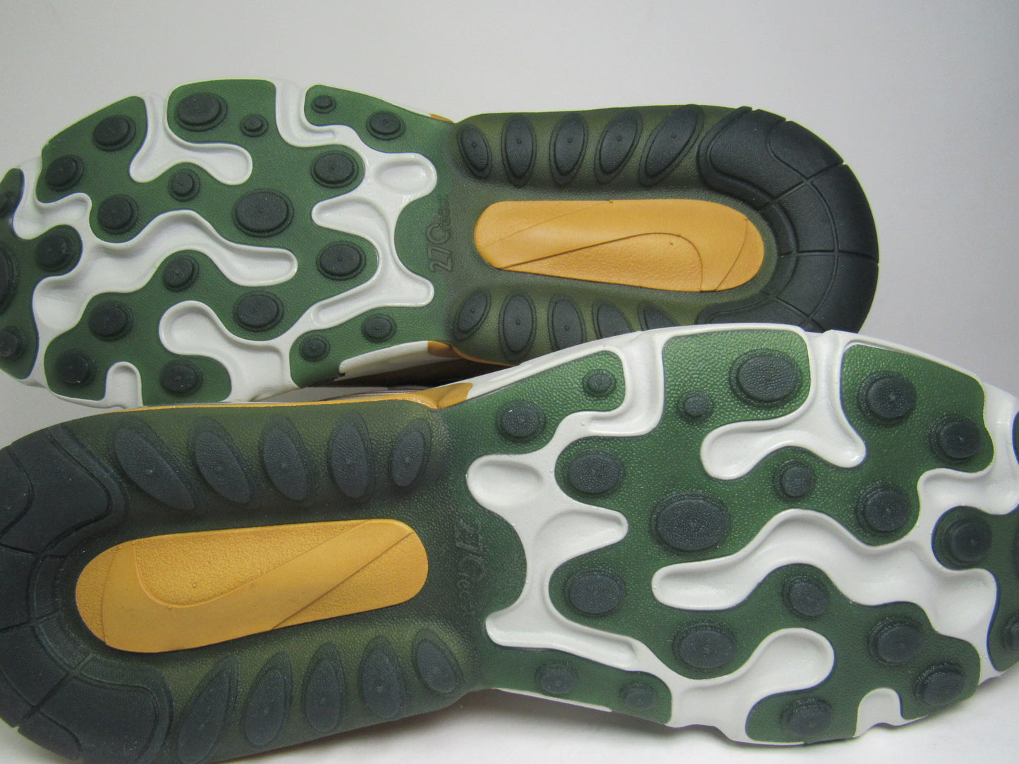 NIKE AIR MAX 270 REACT REGGAE EN CAJA