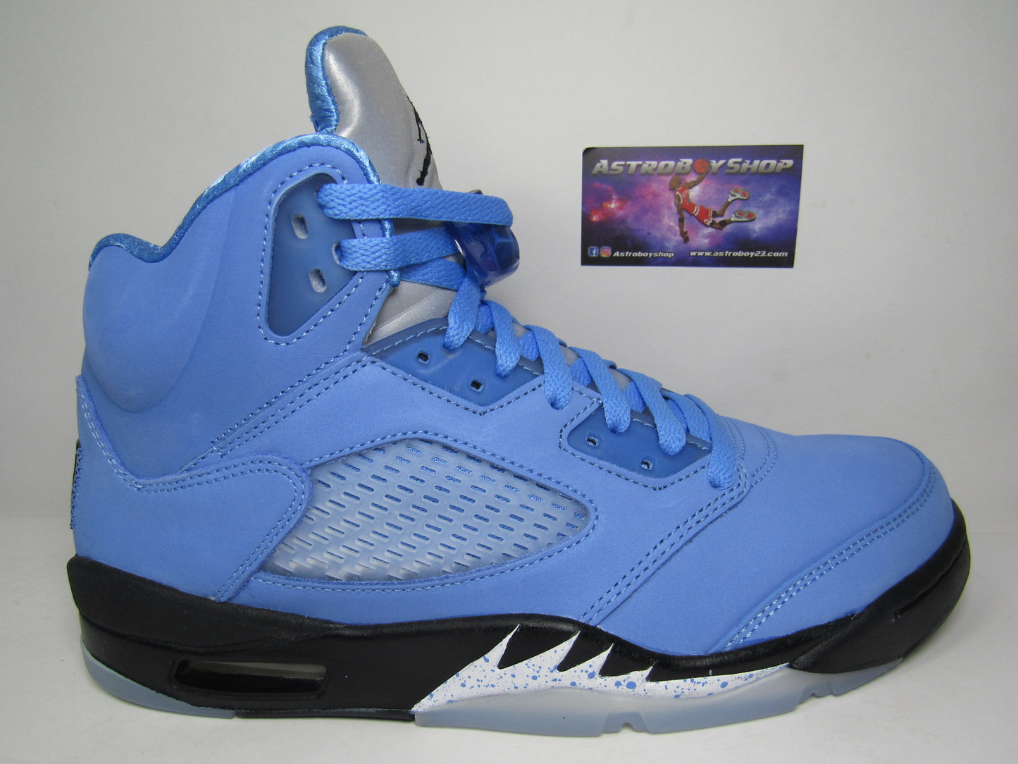 JORDAN 5 UNC CAROLINA EN CAJA